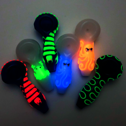 Frog Glow In The Dark Glass Smoking Spoon Hand Pipe Glass NIBO Distribution