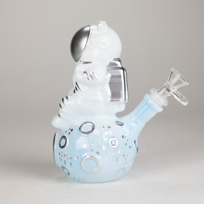7" 3D Astronaut Glass Bong – Space Inspired Water Pipe Glass Bong 777 Smoke