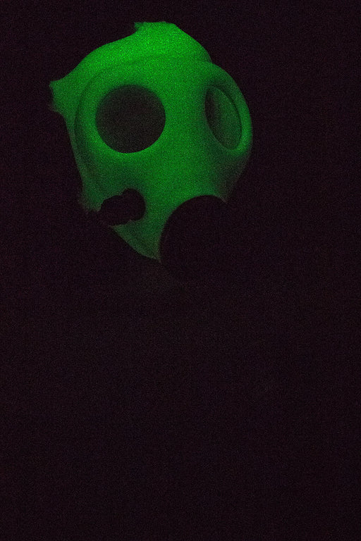 Silicone Glow in the dark Gas Mask bong Acrylic Bong ONE